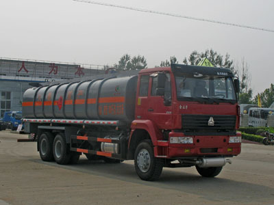 重汽后雙橋12噸加油車/17.9立方米運油車 專用運輸領域的可靠伙伴